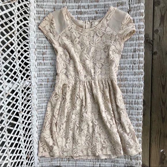 EUC {Urban Outfitters} Ivory Lace Dress XS - Picture 2 of 6